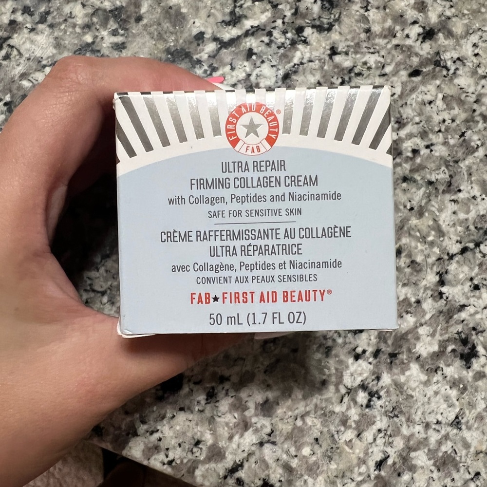 First Aid Beauty Ultra Repair FIRMING CREAM WITH PEPTIDES